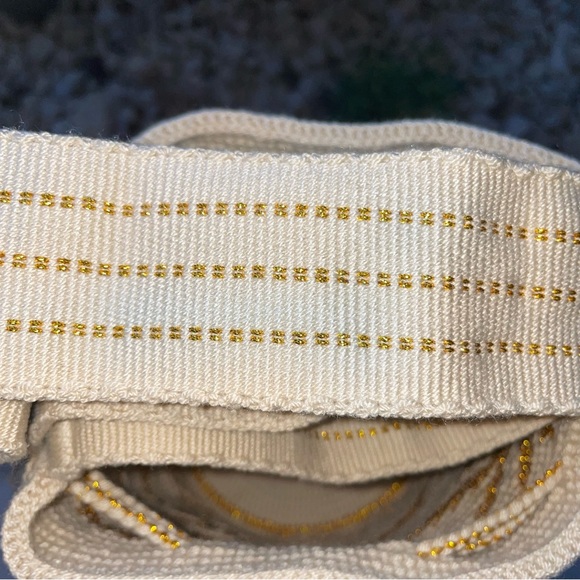 Authentic Wayuu Mochila Bag, Beige/Gold Flower Design - Picture 11 of 16